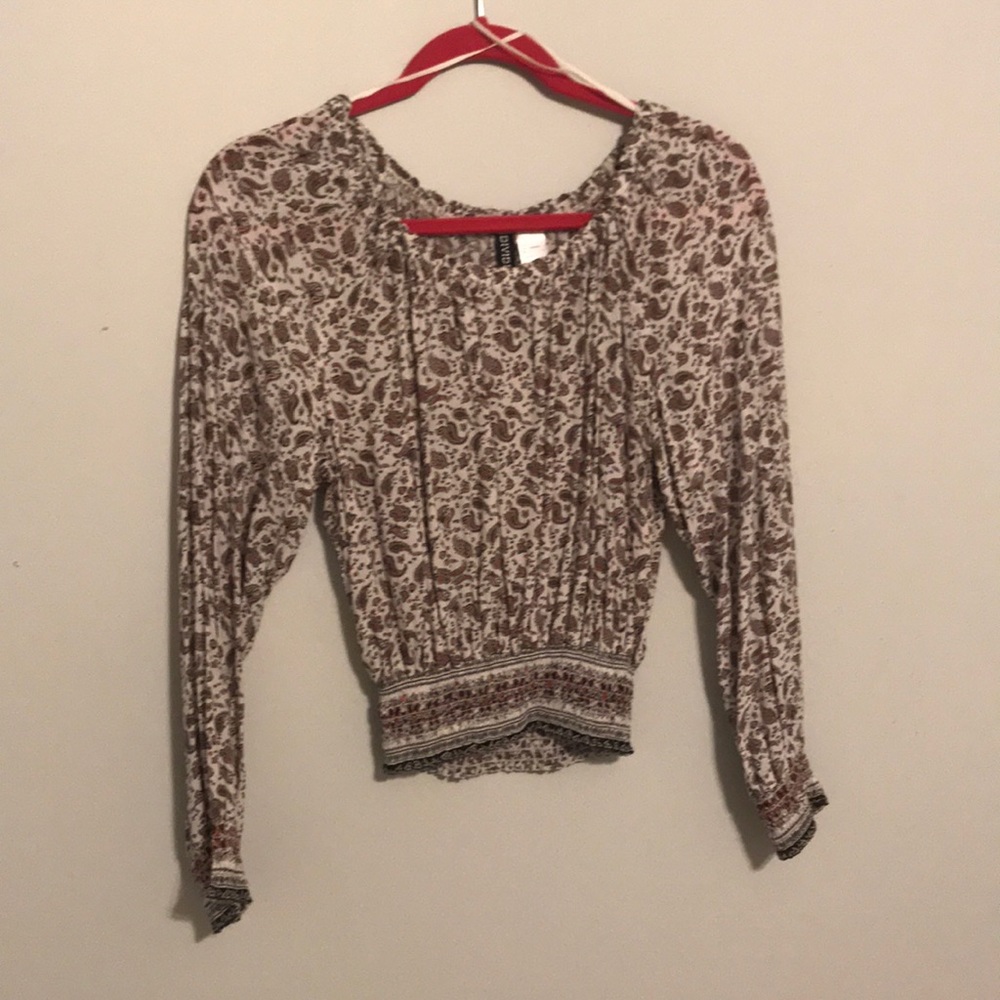 Long sleeved scrunched paisley top